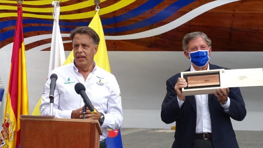 El presidente del ente federativo Salom -i-, junto al periodista, Jesús Álvarez.