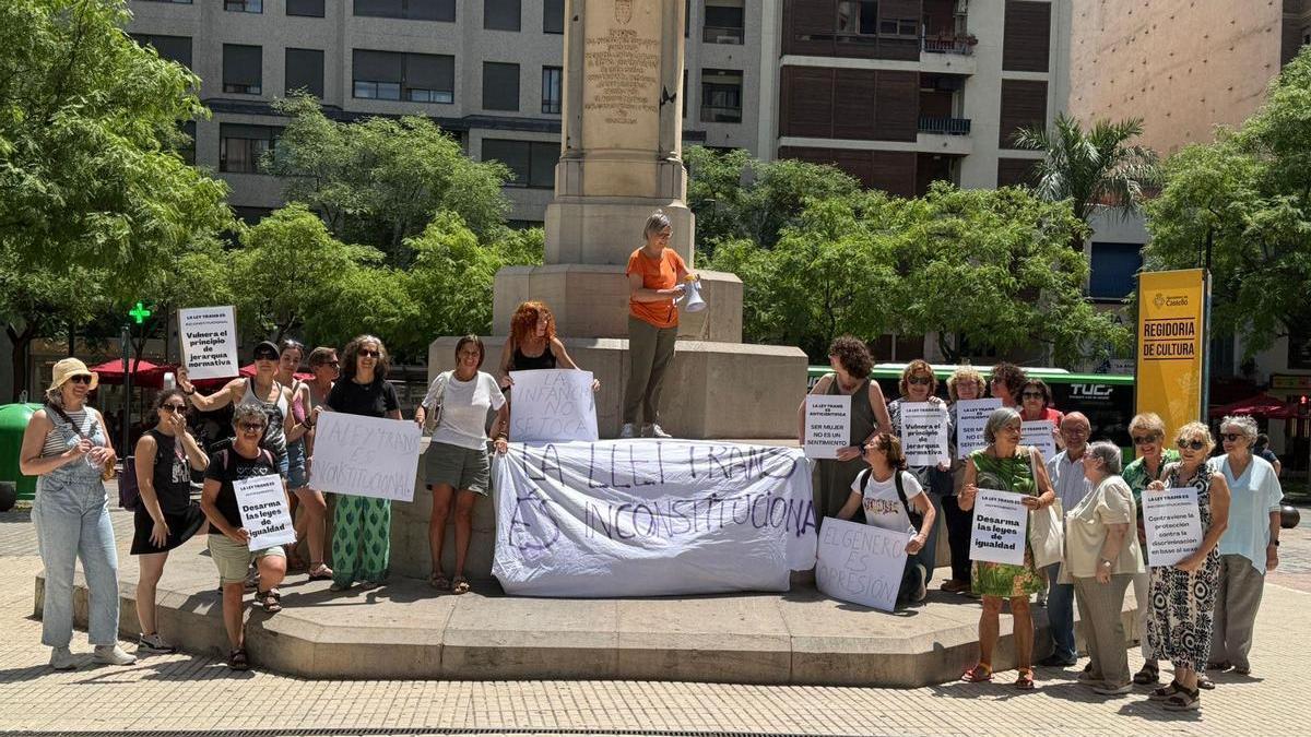 Foto de una concentración organizada en junio en la capital de la Plana por el Liceu de Dones de Castelló.