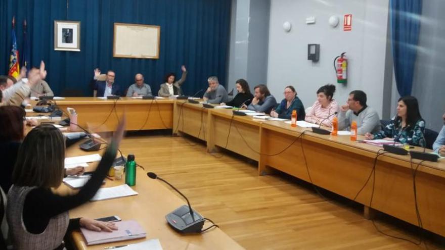 El Campello aprueba las cuentas pese a las advertencias de la oposición sobre irregularidades