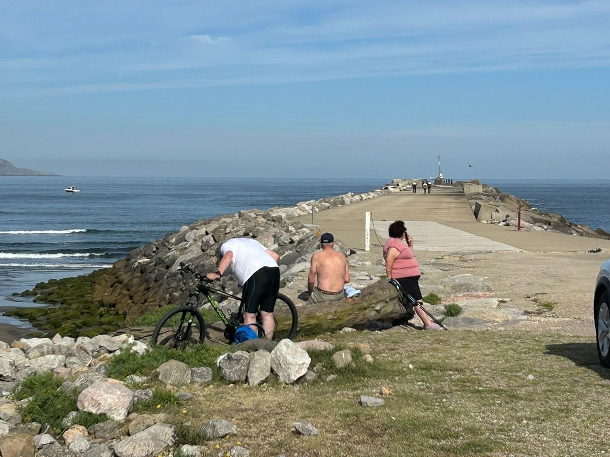 EN IMÁGENES: Recuperan en Salinas el cuerpo sin vida de una persona tras ser hallado por un pescador