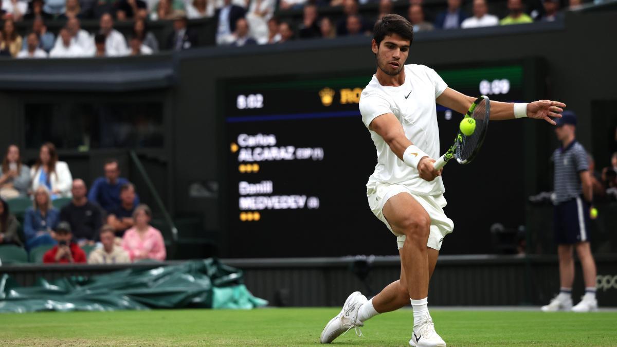 Alcaraz confía en que puede vencer a Djokovic en la final de Wimbledon