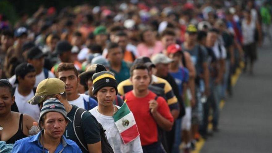 La caravana de más de 5.000 hondureños entra en México y se encamina a EEUU