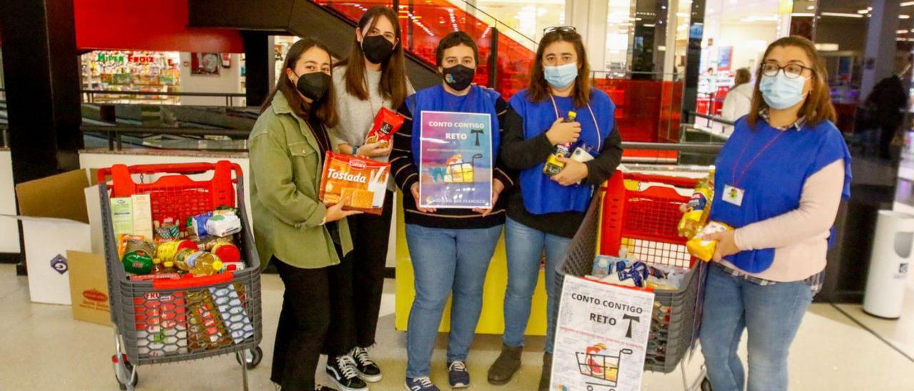 Toda la comunidad educativa del colegio vilagarciano se ha volcado con la causa solidaria.  | // I. ABELLA