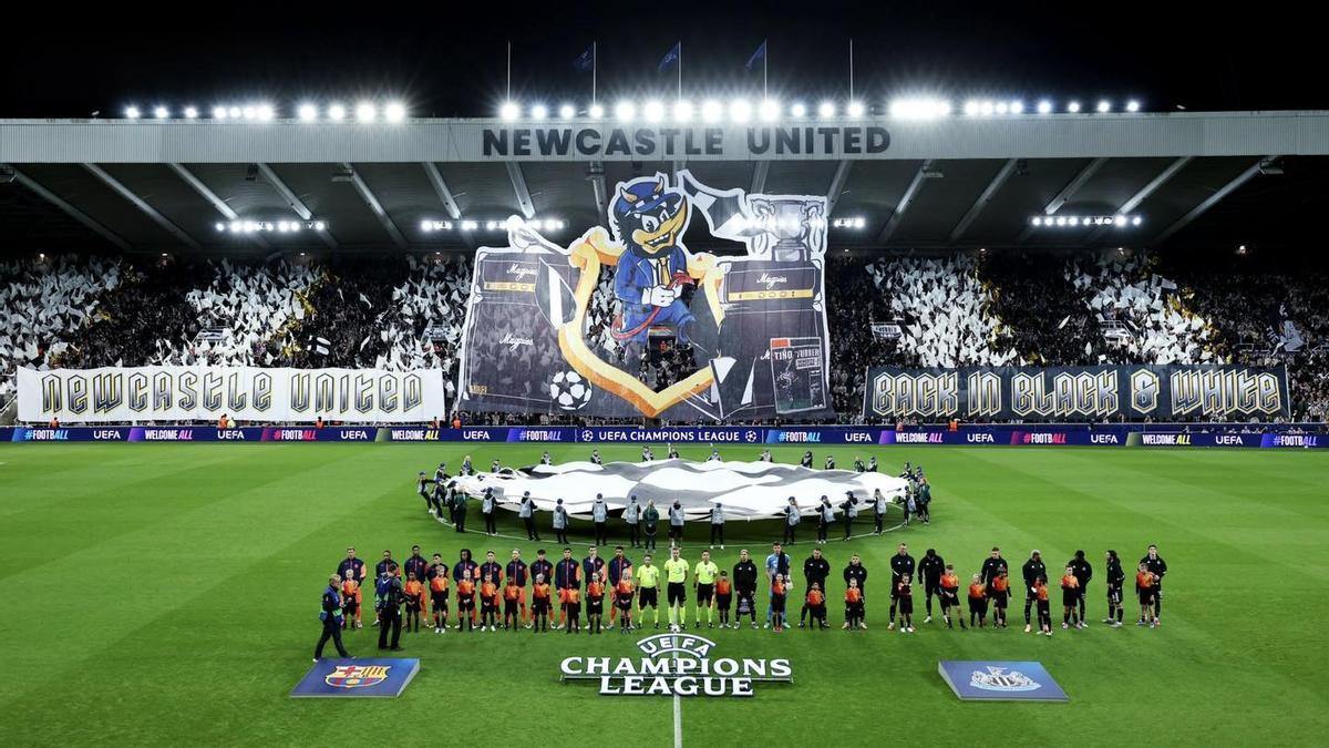 El tifo de los aficionados del Newcastle el pasado mes de septiembre ante el Barça