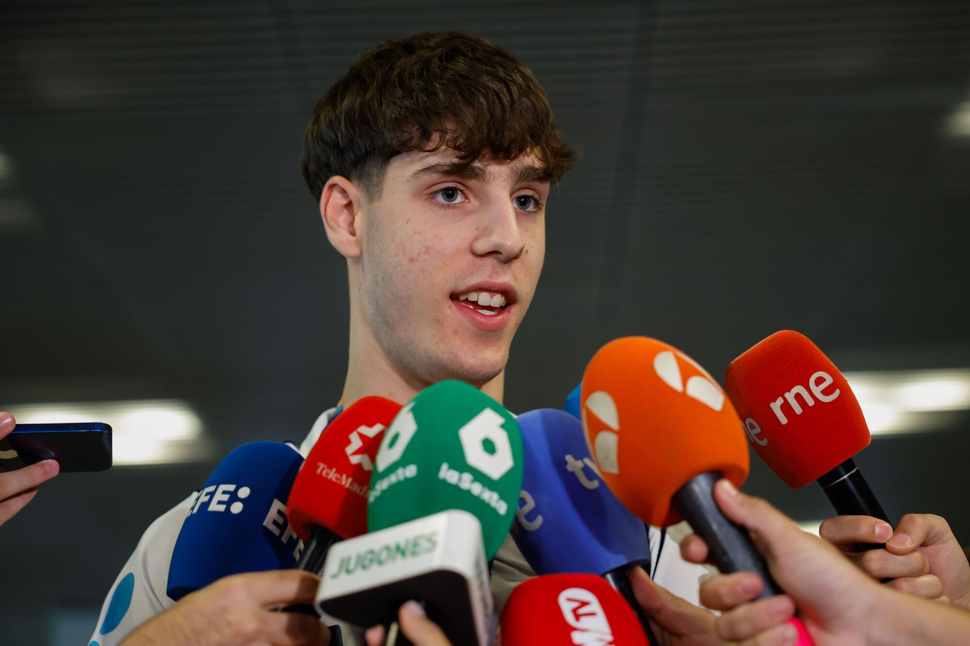 Guillermo del Pino regresa con el trofeo de campeón de Europa sub-18