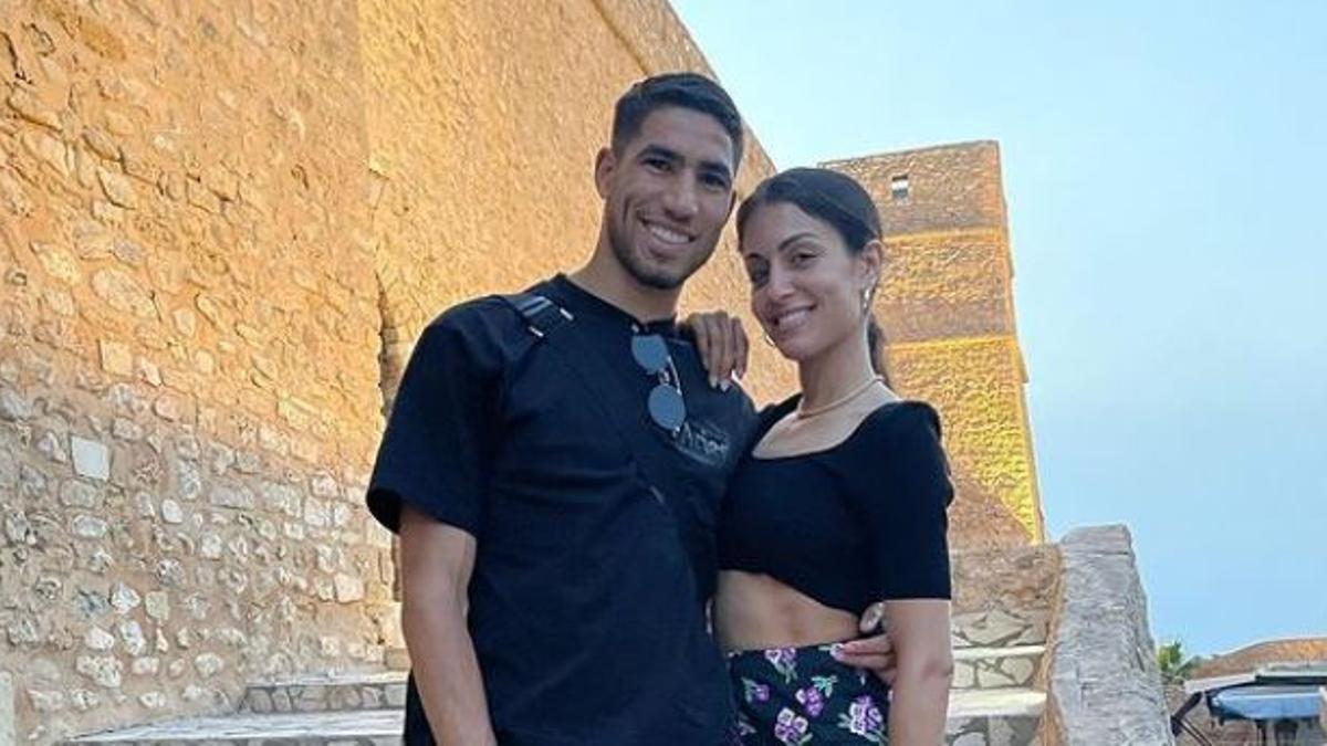 Hiba Abouk y el futbolista del PSG Achraf Hakimi.