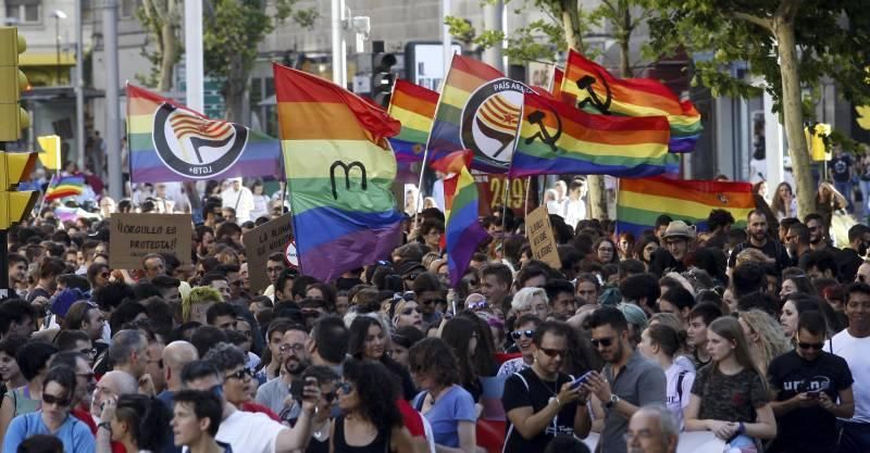 Fotogalería de la manifestación por el día del Orgullo Gay en Zaragoza