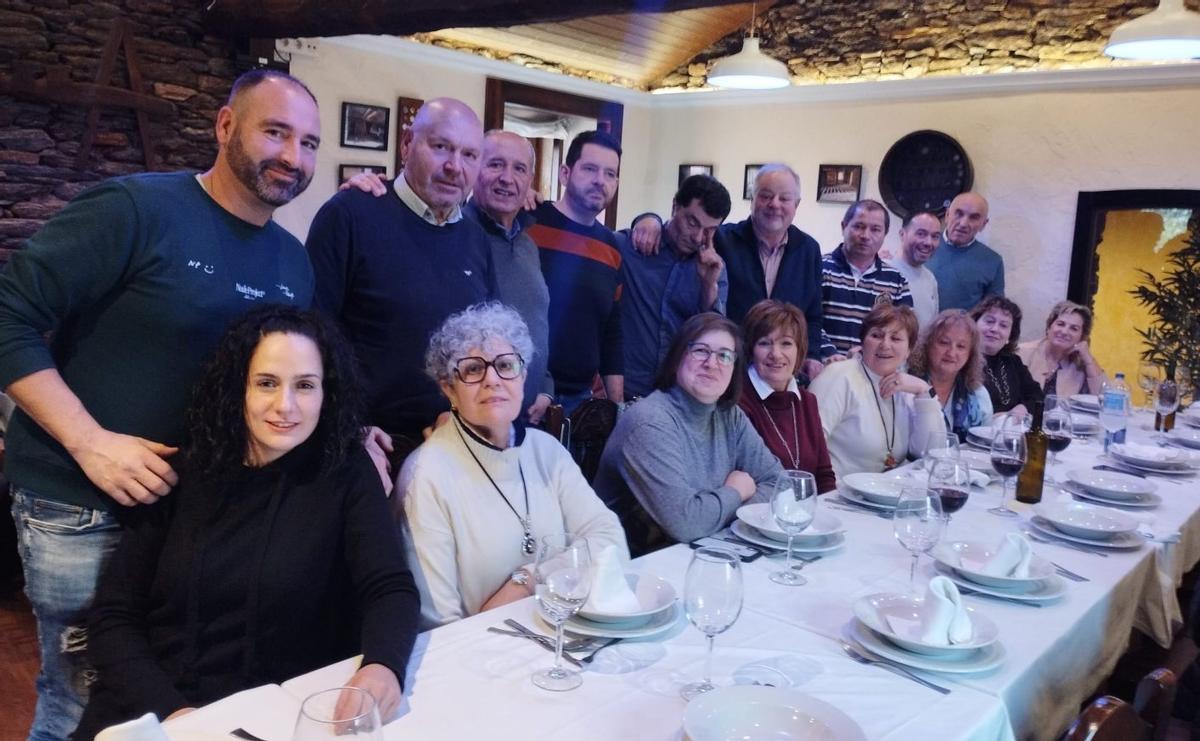 A plantilla de Estrada Motor, este domingo na Eira de Vilariño, Soutelo de Montes.  | CEDIDA