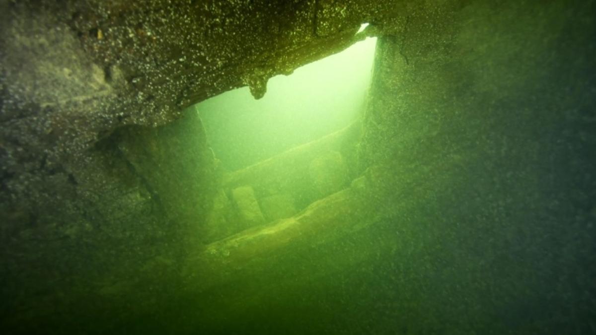 Parte de la cubierta del Äpplet localizdo  en el estrecho en Vaxholm (Suecia), casi 400 años después de su hundimiento.