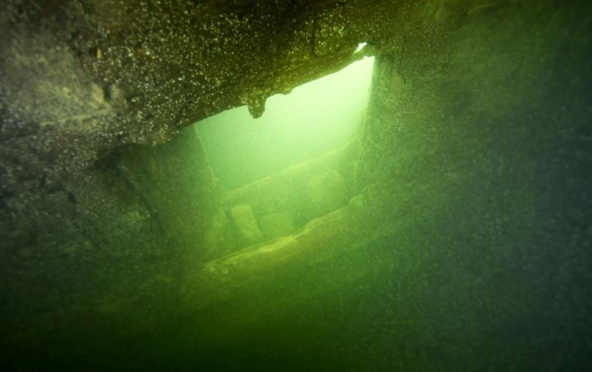 Parte de la cubierta del Äpplet localizdo  en el estrecho en Vaxholm (Suecia), casi 400 años después de su hundimiento.