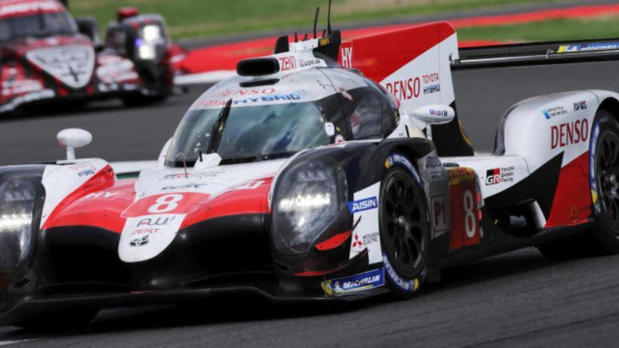 Fernando Alonso, en pista con el Toyota