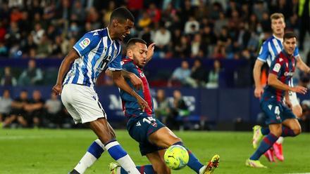 Resumen, highlights y goles del Levante - Real Sociedad (2-1) partido de la jornada 35 de la Liga Santander