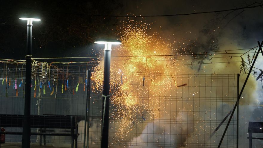 Así ha sido la mascletà nocturna en Bola de Oro en Alicante