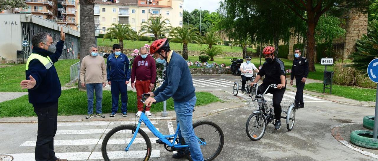 Un taller de educación vial a usuarios de Placeat de Plasencia.