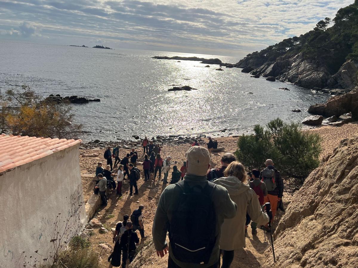 Una activitat de control dels camins de ronda de SOS Costa Brava, en una imatge d'arxiu.