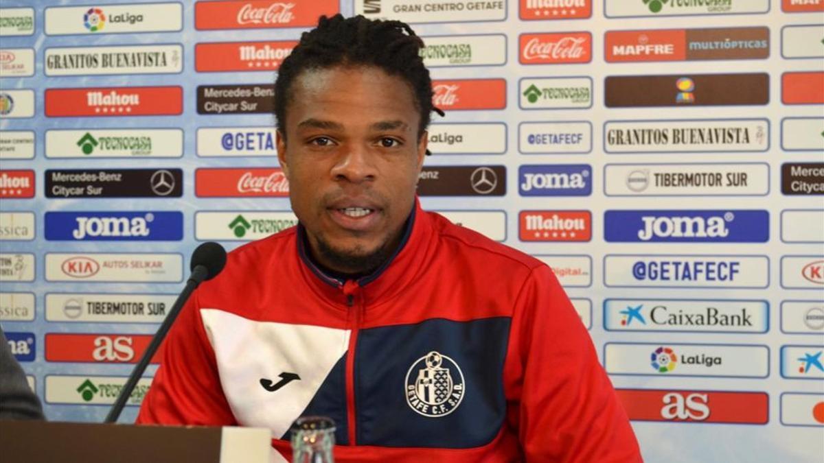 Rémy en rueda de prensa como nuevo jugador azulón