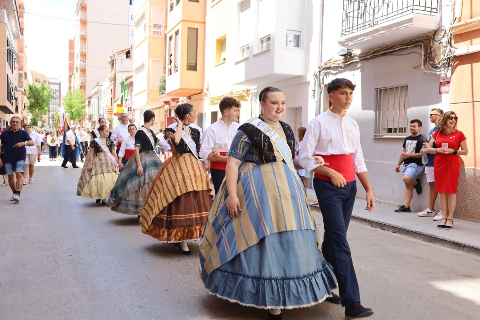 El Grau da inicio a las fiestas de Sant Pere con pólvora, bous y música