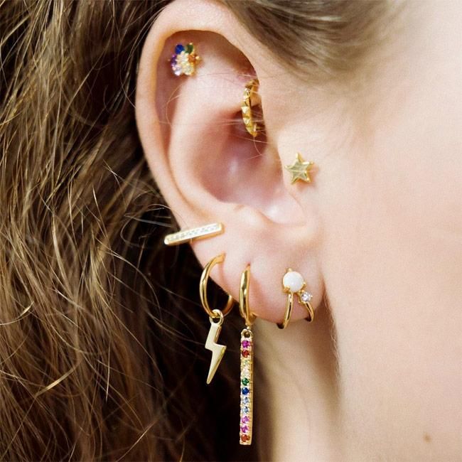 Oreja multipiercing, de Lowlita&U