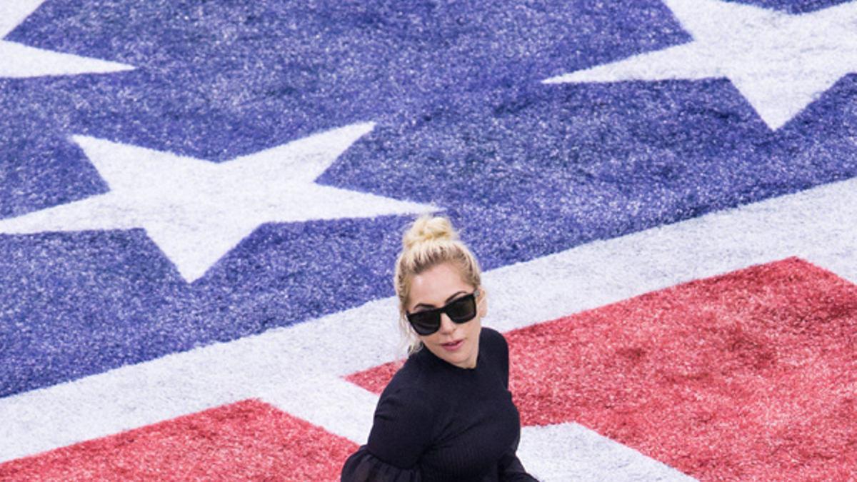 Super bowl 2017: Lady Gaga en el campo de juego