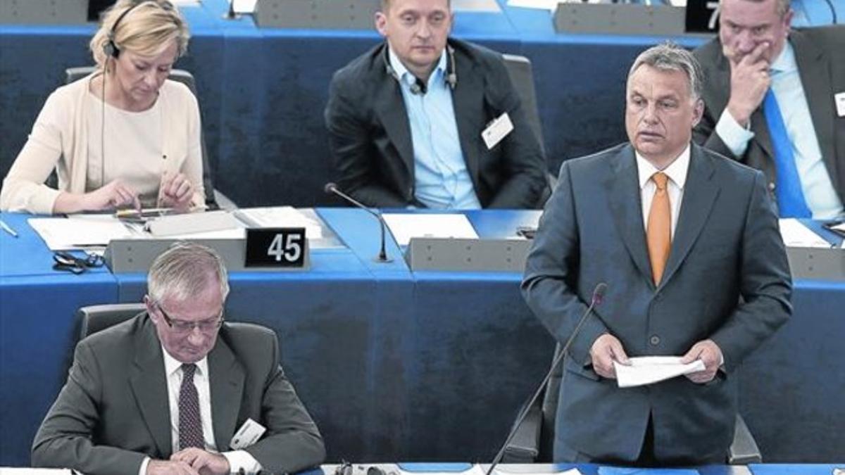 Orban habla en el Parlamento Europeo durante el debate sobre Hungría.