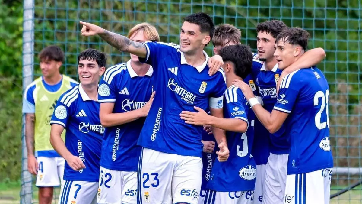 El Compostela se mide al Oviedo Vetusta, un filial que juega sin miedo: «No les importa arriesgar»