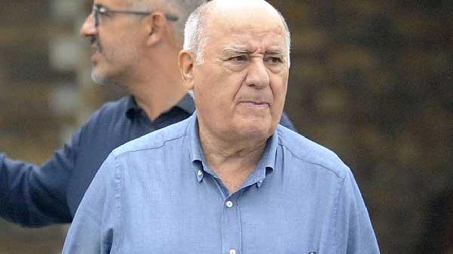 Amancio Ortega, este verano en Casas Novas.  // Carlos Pardellas