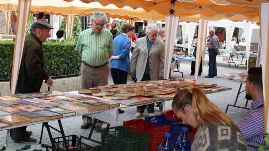 Los libreros de Segorbe sacan a la calle sus ofertas para la Feria del Libro