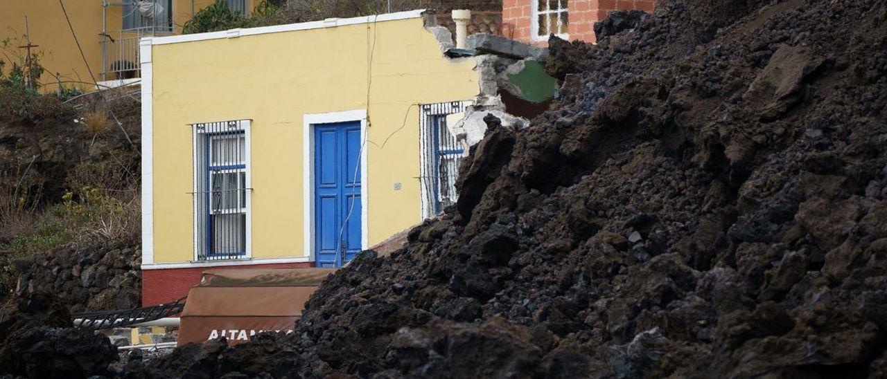 Una vivienda afectada por la erupción del volcán en La Palma.