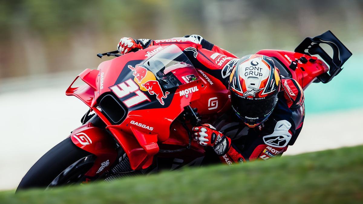 Pedro Acosta, durante la segunda jornada de los test de Sepang