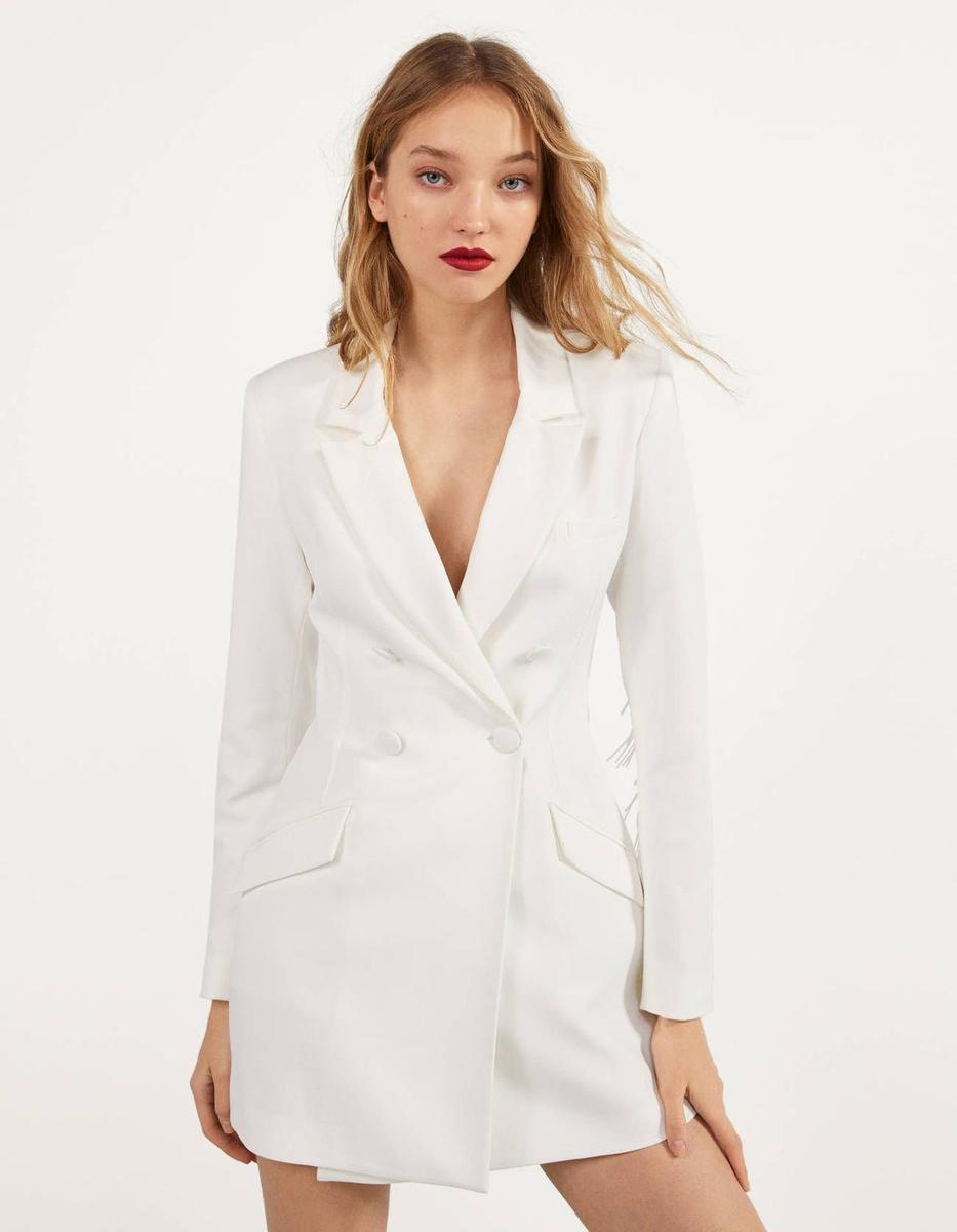 Vestido blazer en color blanco de las rebajas de Bershka