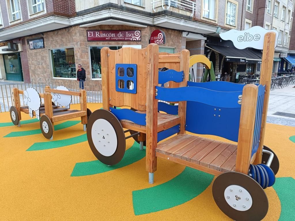 El Berrón ya tiene su Plaza del Ferroviario: así es el nuevo gran espacio público de la localidad