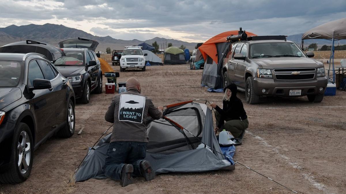 Fans de los extraterrestres acampan en los alrededores del Área 51, en el desierto de Nevada.