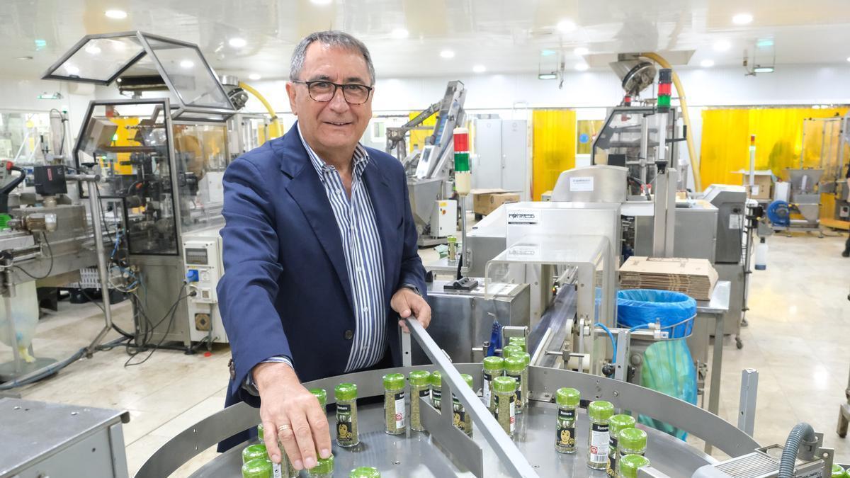 El presidente de Carmencita, Jesús Navarro, en las instalaciones de la firma en Novelda.