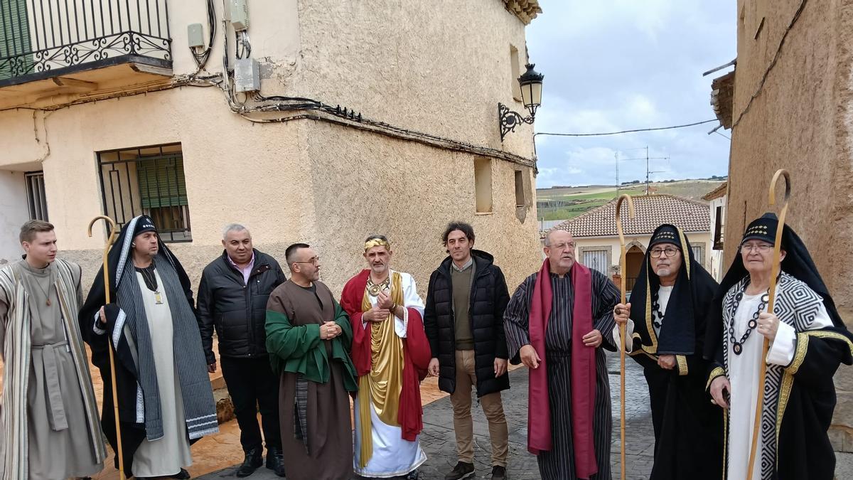 Vila-real rubrica dos protocolos de hermanamientos en la peregrinación al pueblo de Sant Pasqual