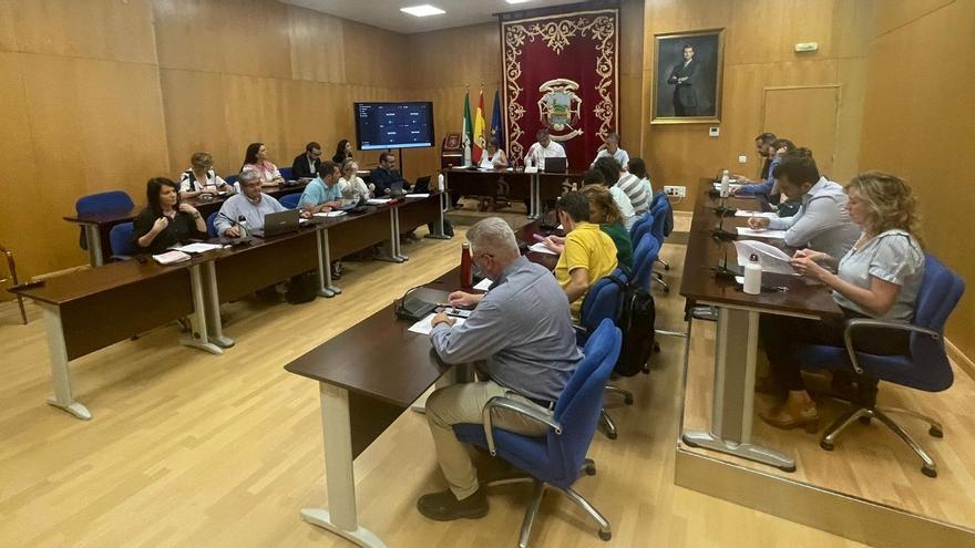 Un momento del pleno de la Corporación municipal de Puente Genil.