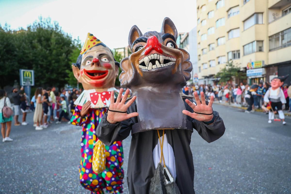 Los gigantes y cabezudos dan vistosidad y animación al desfile.
