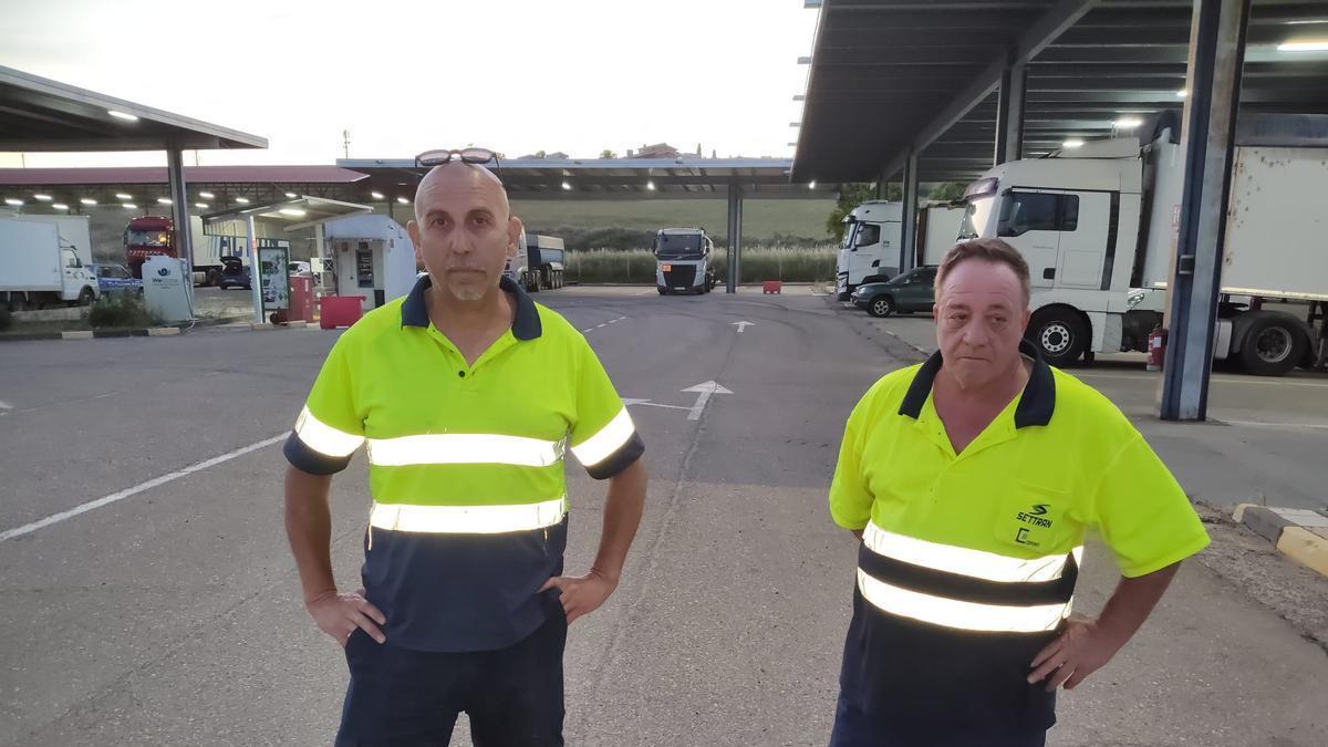 Video | Los trabajadores del Centro de Transporte de Coria denuncian que llevan tres meses sin cobrar
