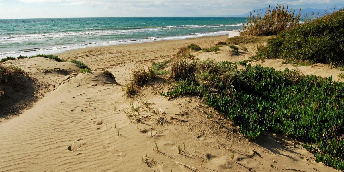 Playa de Artola-Cabopino, en Marbella.