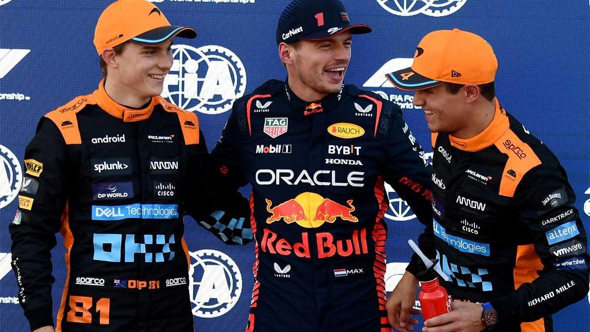 El trío de la pole, liderado por Verstappen junto a los dos pilotos de McLaren, Piastri y Norris