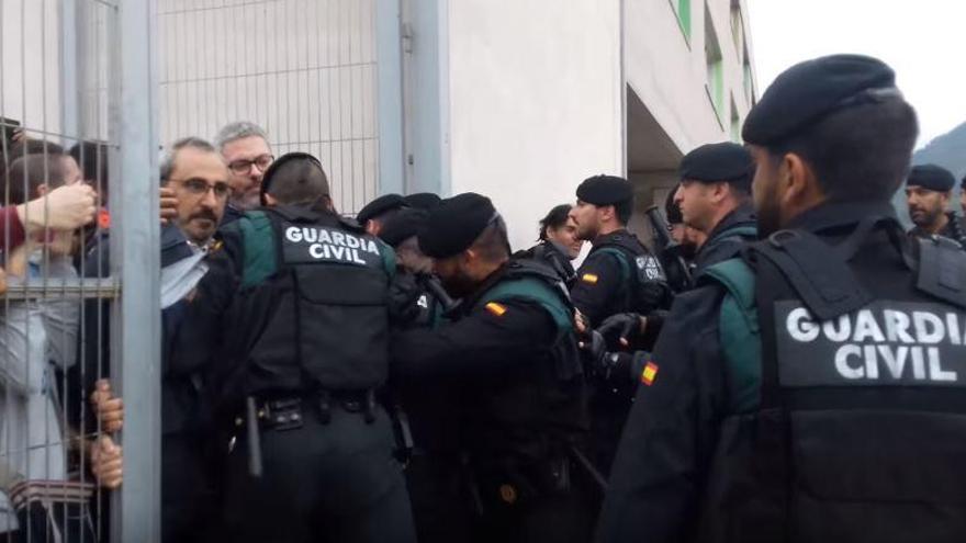 Intervenció de la Guàrdia Civil a l&#039;escola Joncadella de Sant Joan de Vilatorrada