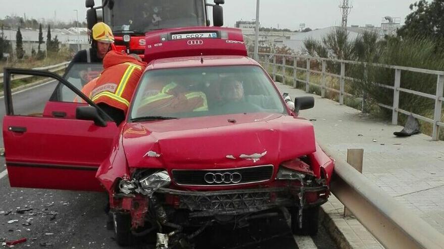 Uno de los vehículos implicados en el accidente de Catarroja.