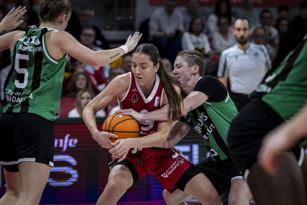 Pueyo, peleando por el balón durante el duelo ante el Joventut