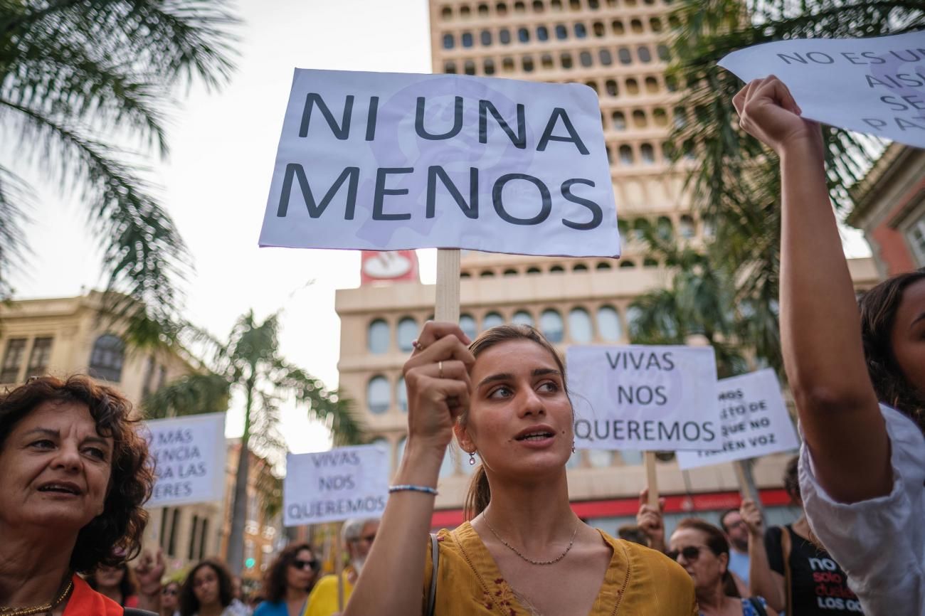 Concentración contra el último asesinato machista en Santa Cruz de Tenerife