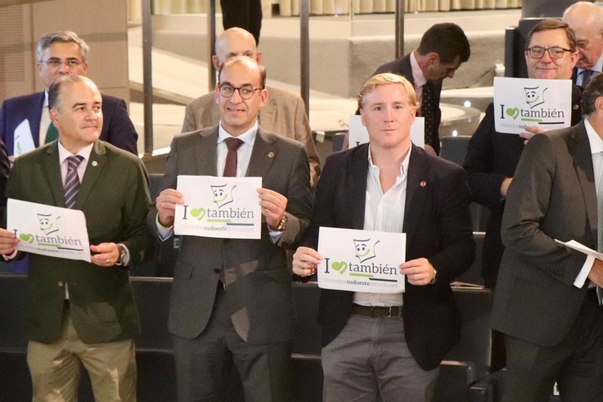 Rafa Mateos, este martes en Madrid junto al alcalde de Badajoz.