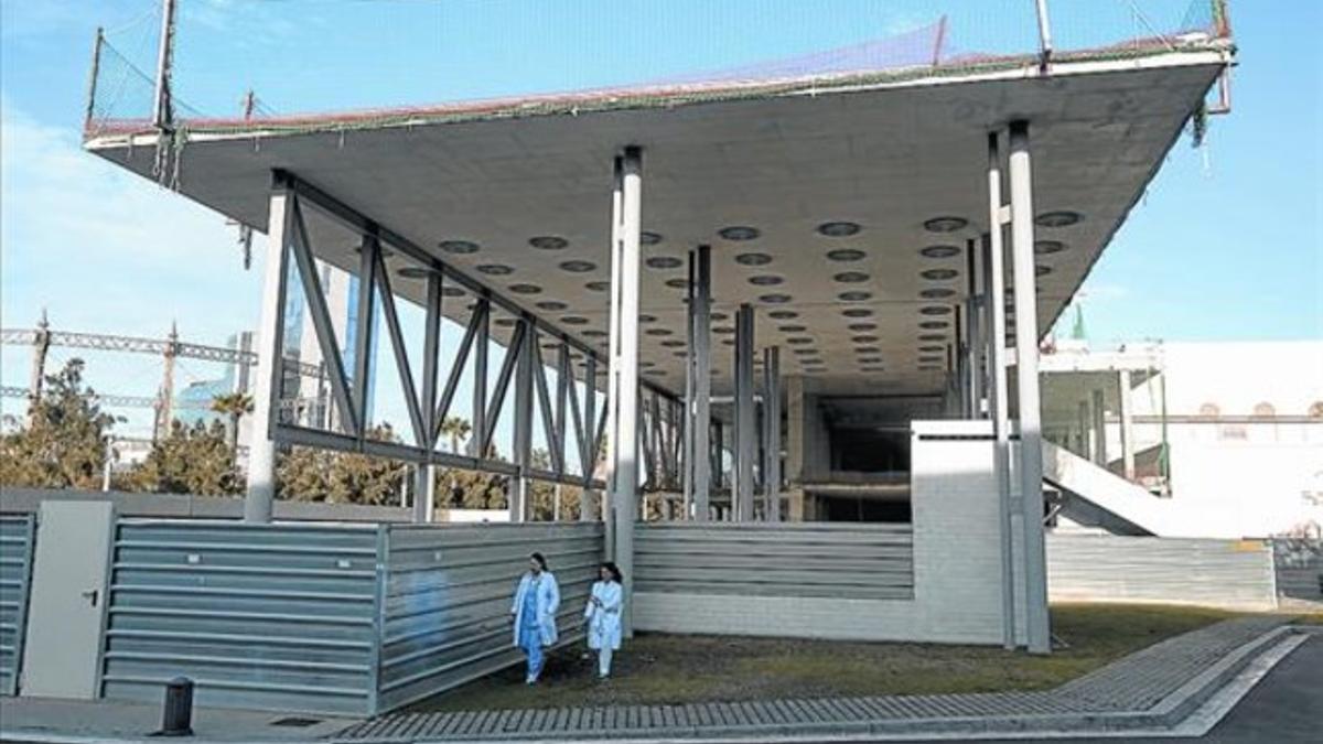 Estructura a medio hacer del edificio que acogerá las urgencias y las salas de partos del Hospital del Mar.