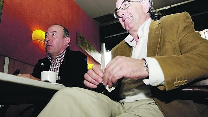 Ulpiano Cervero, a la derecha en primer término, con José María Tejero a la izquierda.