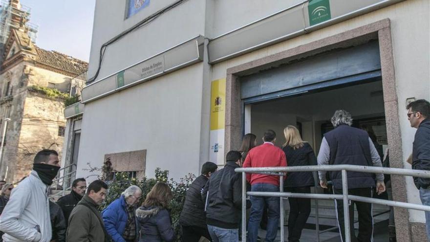 Córdoba registra un sensible descenso del paro con 2.544 desempleados menos