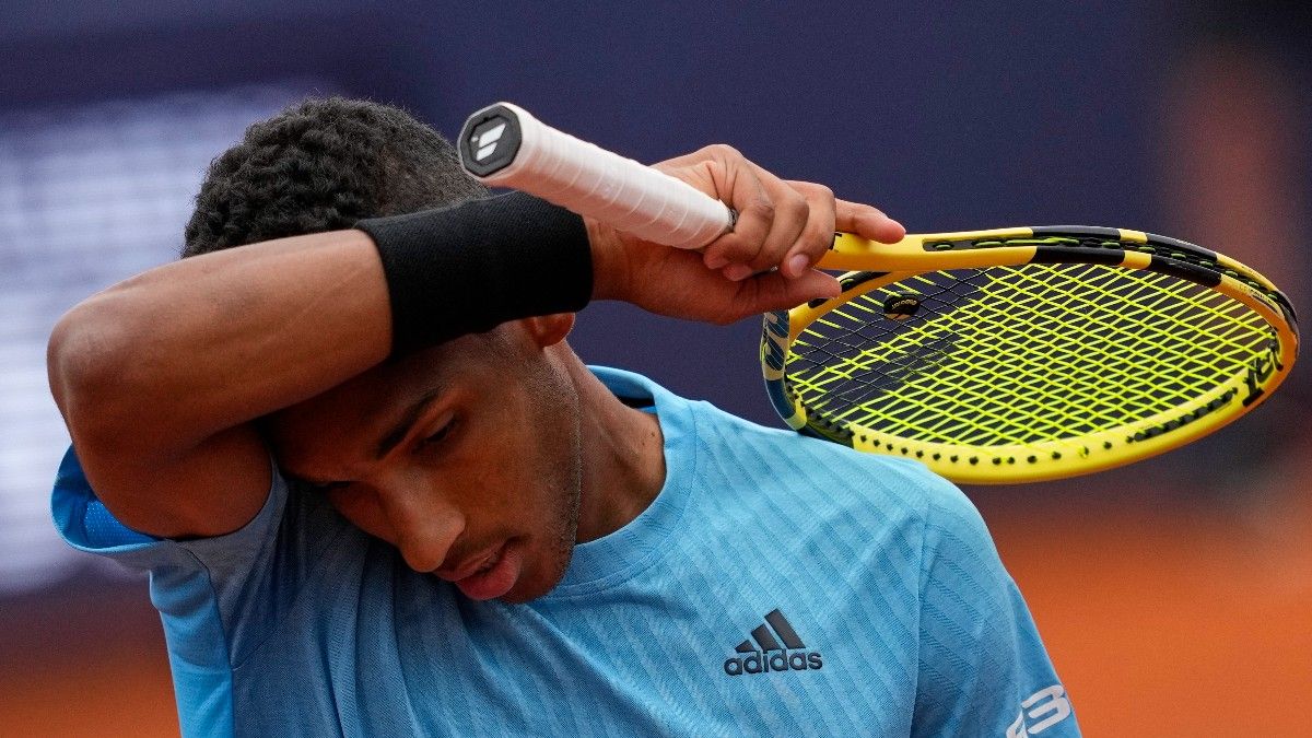 Imagen del tenista canadiense Felix Auger-Aliassime durante el duelo de ayer