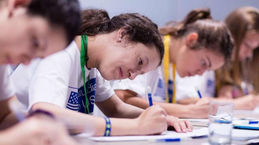 Becarias de la edición 2015/2016, durante la formación previa al inicio del curso en EEUU y Canadá.