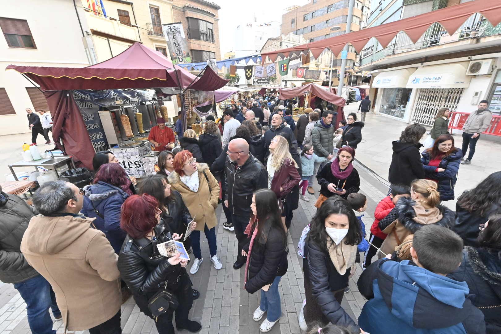 Acércate en imágenes al mercado medieval de Vila-real